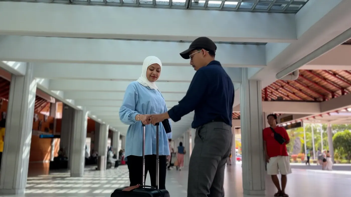 Concierge staff greeting an arriving guest at Ngurah Rai Airport, Bali